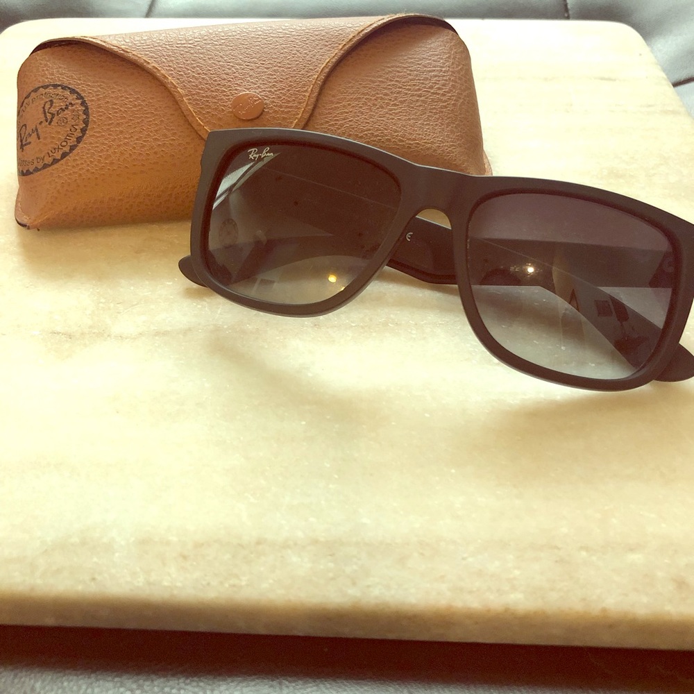 Barely Used  Justin Ray Bans with Brown Case!
